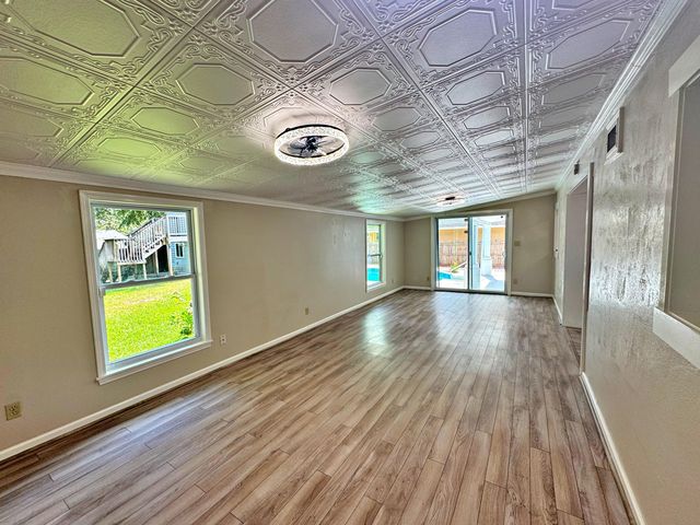 25 NW Memorial Parkway, Fort Walton Beach, FL 32548