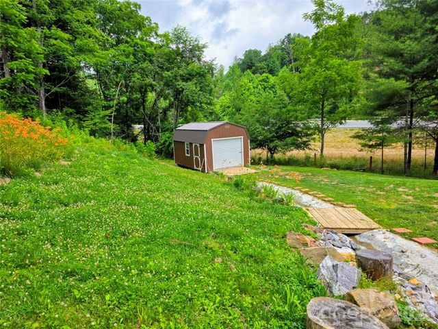 30 Evergreen Road, Burnsville, NC 28714
