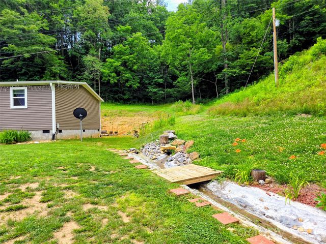 30 Evergreen Road, Burnsville, NC 28714