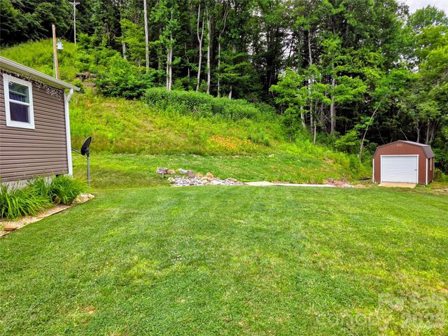 30 Evergreen Road, Burnsville, NC 28714