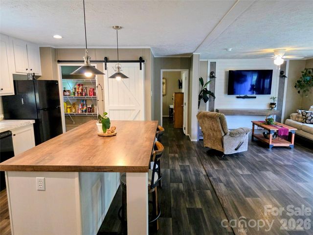 30 Evergreen Road, Burnsville, NC 28714