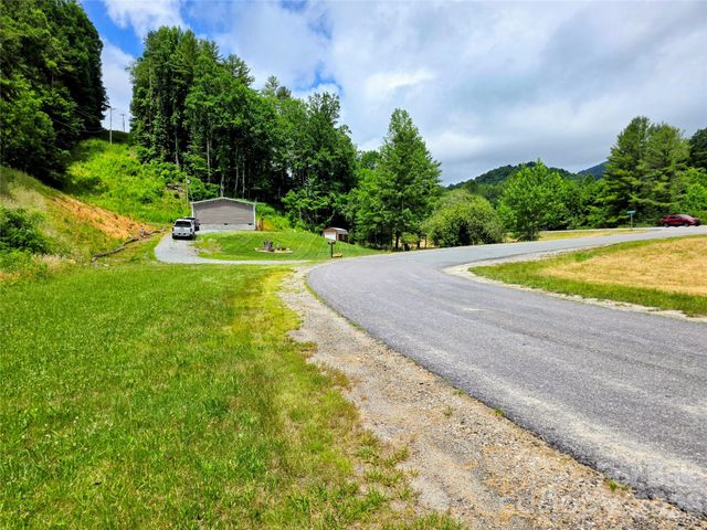 30 Evergreen Road, Burnsville, NC 28714
