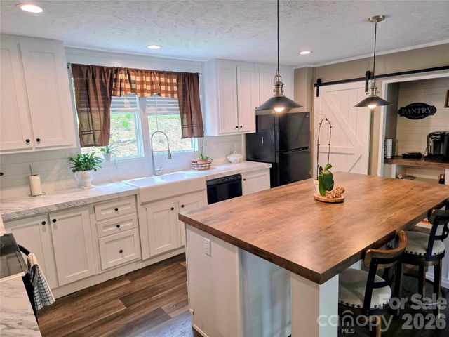 30 Evergreen Road, Burnsville, NC 28714
