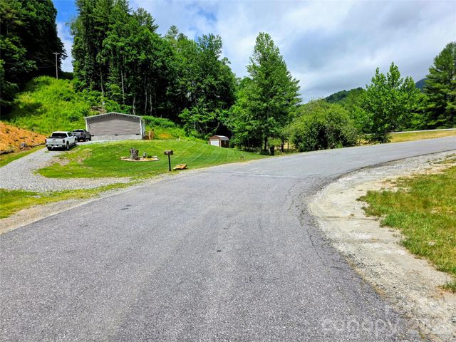 30 Evergreen Road, Burnsville, NC 28714