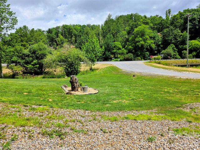 30 Evergreen Road, Burnsville, NC 28714