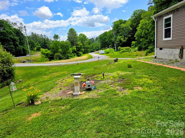 30 Evergreen Road, Burnsville, NC 28714