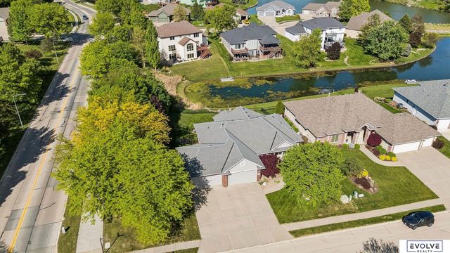 4908 Shoreline Circle, Bellevue, NE 68133