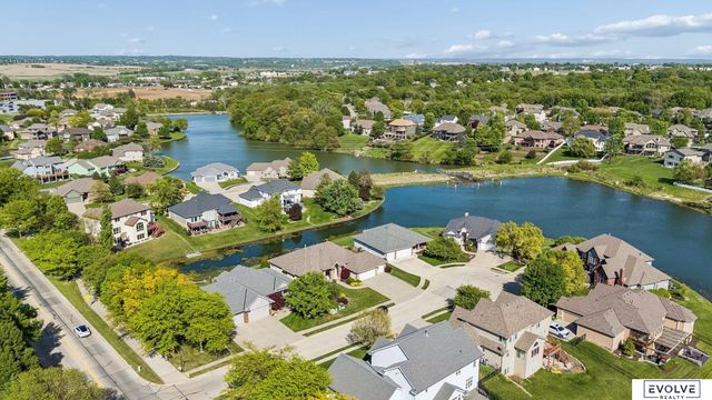 4908 Shoreline Circle, Bellevue, NE 68133