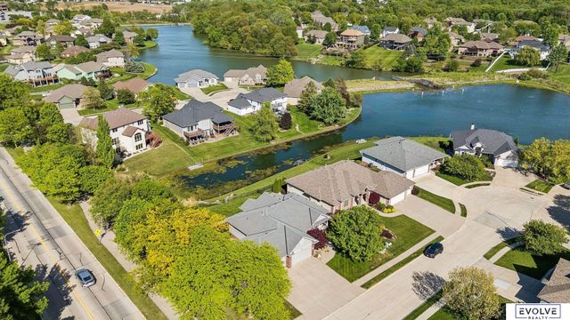 4908 Shoreline Circle, Bellevue, NE 68133