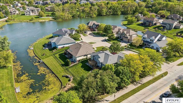 4908 Shoreline Circle, Bellevue, NE 68133