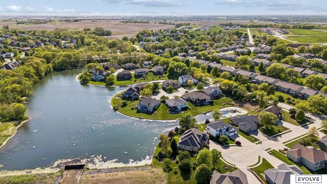 4908 Shoreline Circle, Bellevue, NE 68133