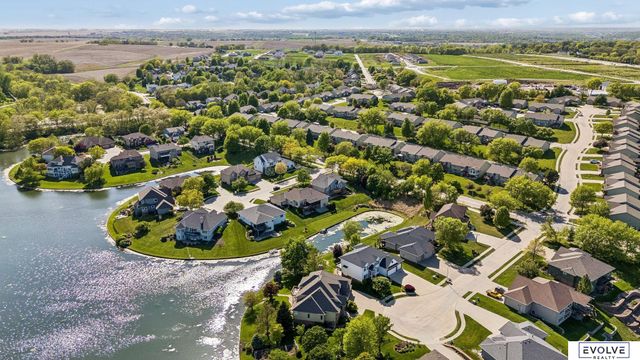 4908 Shoreline Circle, Bellevue, NE 68133