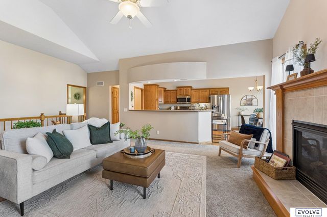 4908 Shoreline Circle, Bellevue, NE 68133