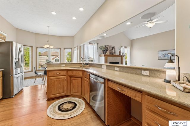 4908 Shoreline Circle, Bellevue, NE 68133