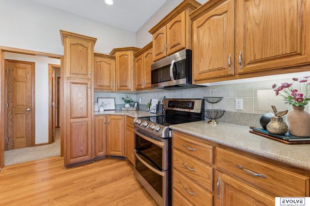 4908 Shoreline Circle, Bellevue, NE 68133