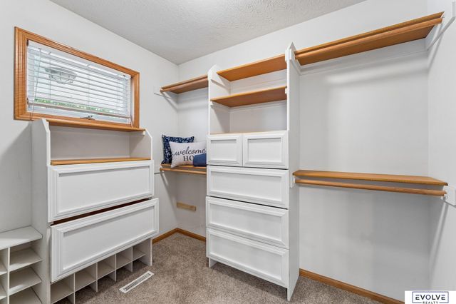 4908 Shoreline Circle, Bellevue, NE 68133