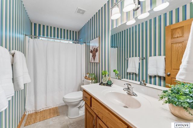 4908 Shoreline Circle, Bellevue, NE 68133