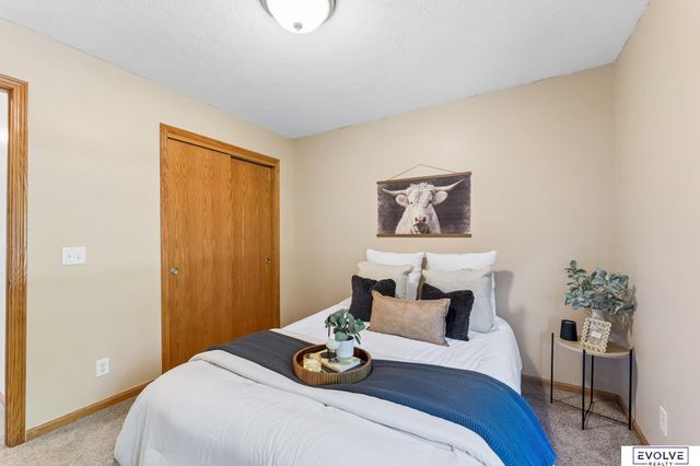 4908 Shoreline Circle, Bellevue, NE 68133