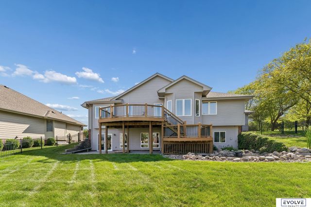 4908 Shoreline Circle, Bellevue, NE 68133