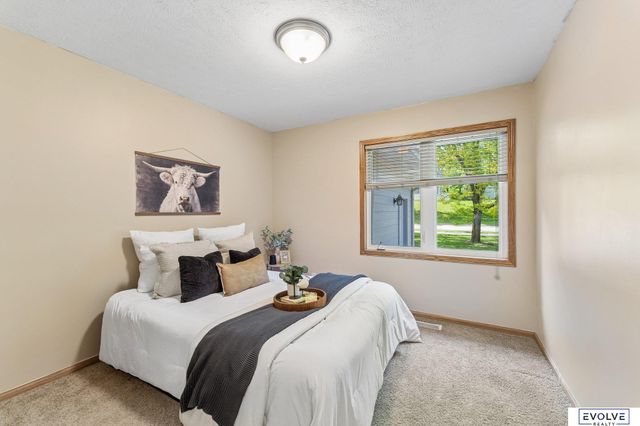 4908 Shoreline Circle, Bellevue, NE 68133