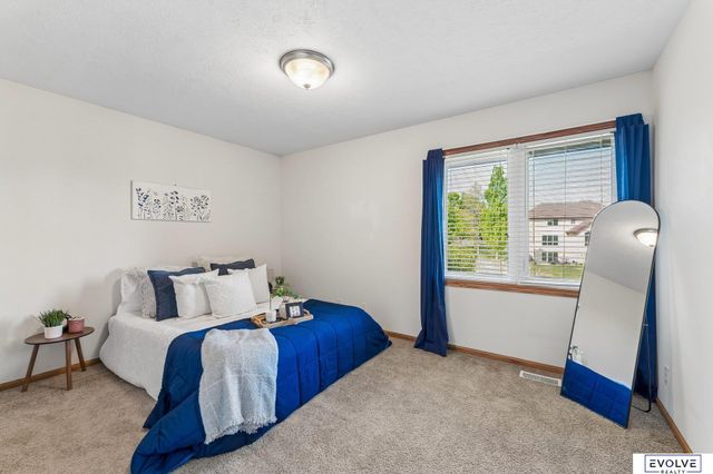 4908 Shoreline Circle, Bellevue, NE 68133