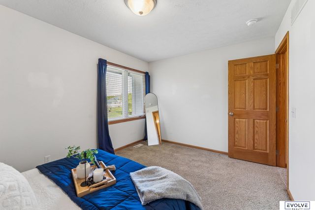 4908 Shoreline Circle, Bellevue, NE 68133