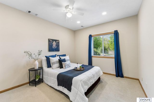 4908 Shoreline Circle, Bellevue, NE 68133