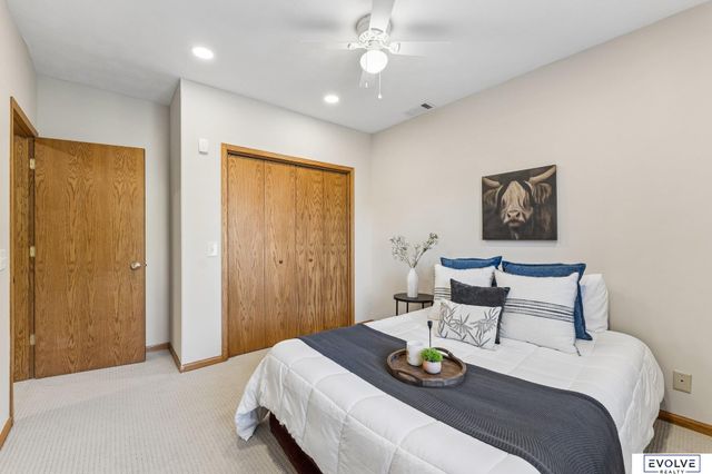 4908 Shoreline Circle, Bellevue, NE 68133