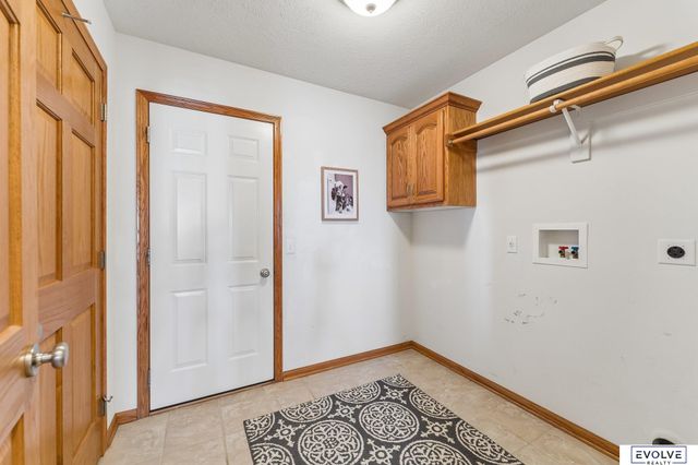 4908 Shoreline Circle, Bellevue, NE 68133