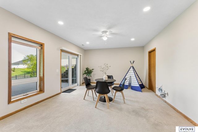 4908 Shoreline Circle, Bellevue, NE 68133