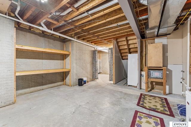 4908 Shoreline Circle, Bellevue, NE 68133