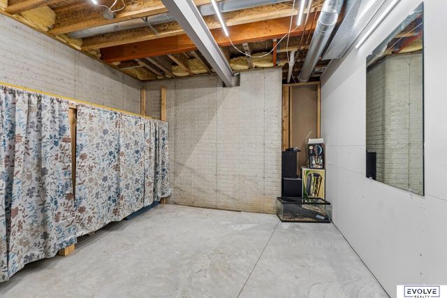 4908 Shoreline Circle, Bellevue, NE 68133