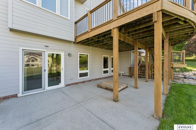 4908 Shoreline Circle, Bellevue, NE 68133