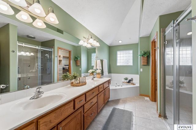 4908 Shoreline Circle, Bellevue, NE 68133
