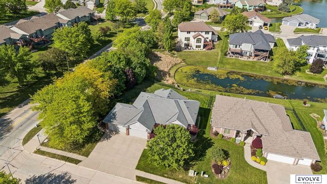 4908 Shoreline Circle, Bellevue, NE 68133