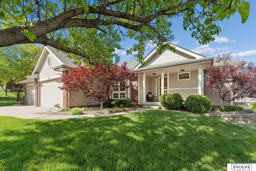 4908 Shoreline Circle, Bellevue, NE 68133