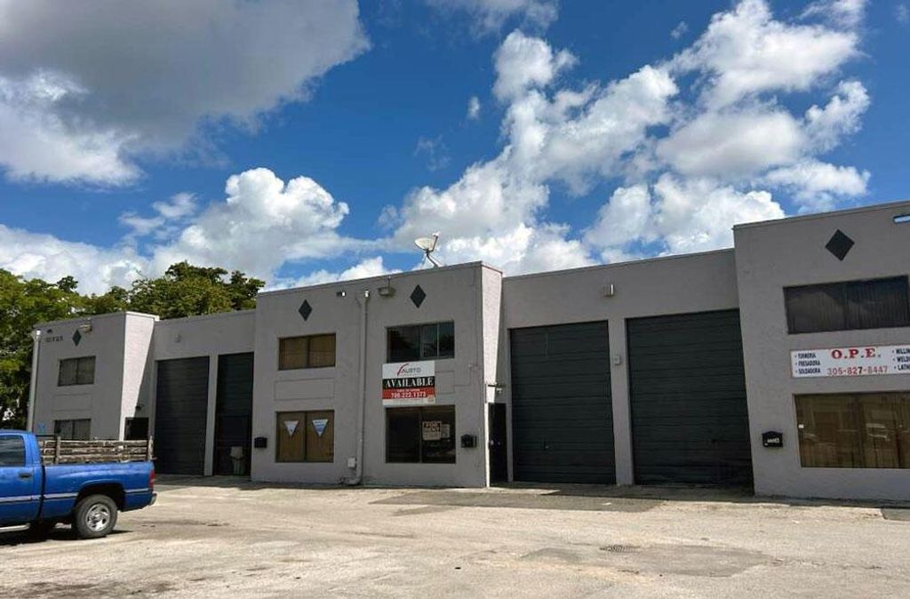 1750 W 39th Place 1005, Hialeah, FL 33012