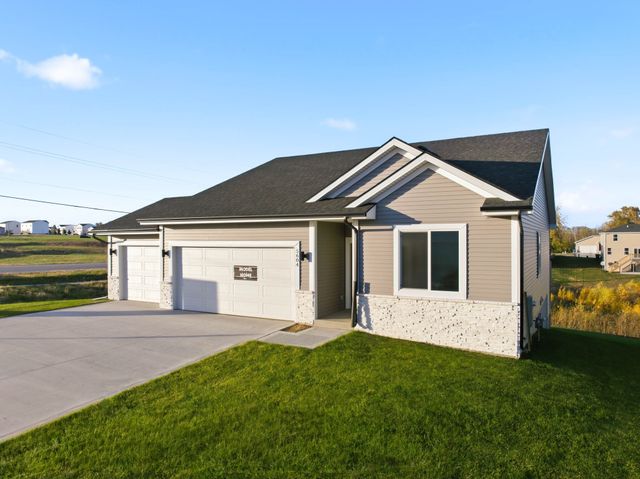 5684 Brookview Avenue, Des Moines, IA 50317