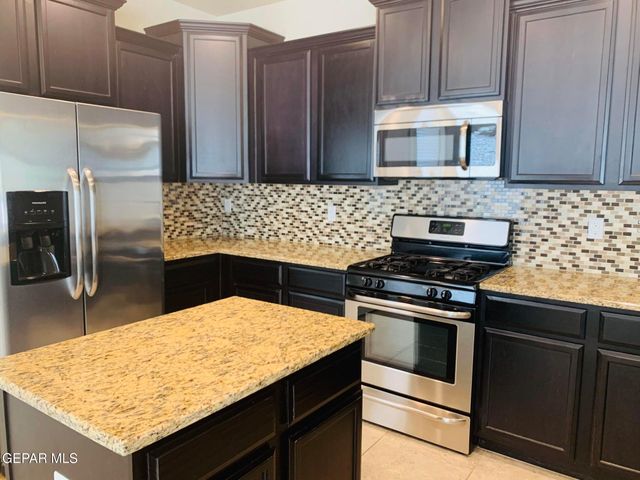 3837 LOMA CRISTOBAL, El Paso, TX 79938