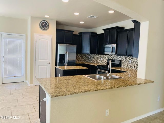 3837 LOMA CRISTOBAL, El Paso, TX 79938