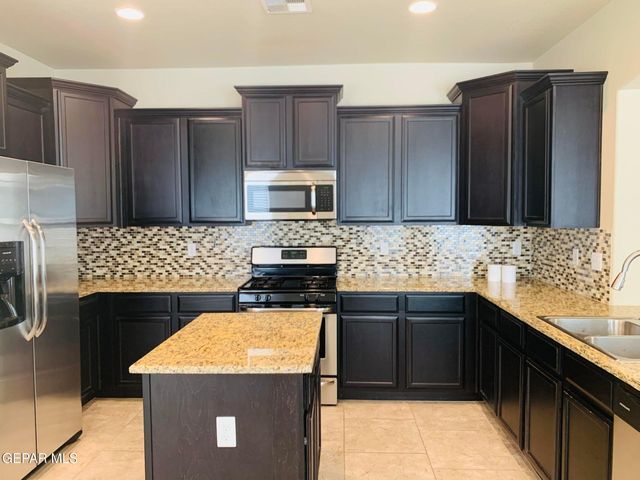 3837 LOMA CRISTOBAL, El Paso, TX 79938