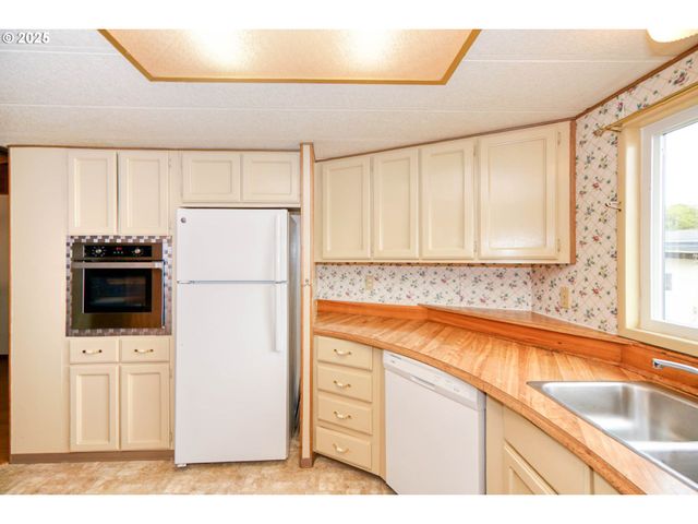 1411 Nw 9TH Ct, Mc Minnville, OR 97128