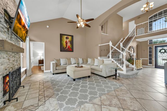 10904 Sycamore Drive N, La Porte, TX 77571