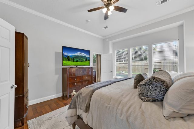 10904 Sycamore Drive N, La Porte, TX 77571