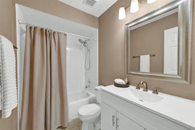 10904 Sycamore Drive N, La Porte, TX 77571