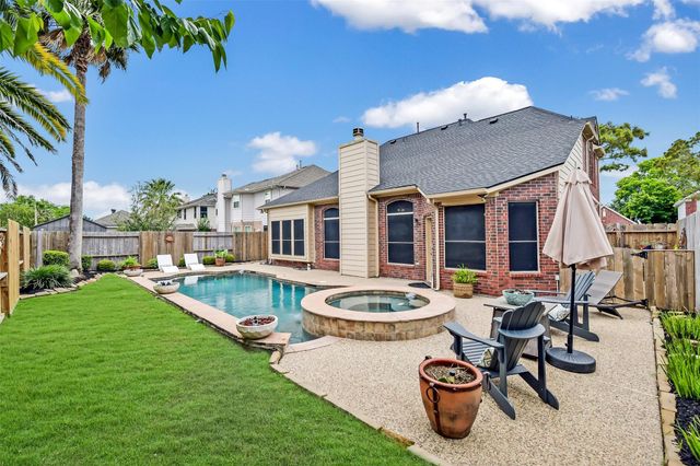10904 Sycamore Drive N, La Porte, TX 77571