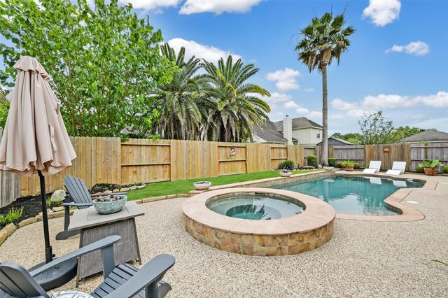 10904 Sycamore Drive N, La Porte, TX 77571