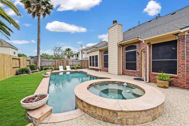 10904 Sycamore Drive N, La Porte, TX 77571