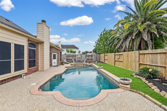 10904 Sycamore Drive N, La Porte, TX 77571