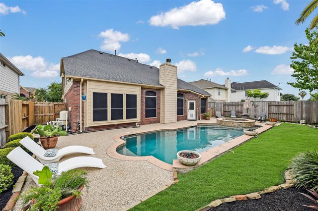 10904 Sycamore Drive N, La Porte, TX 77571